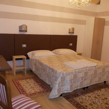 Отель Romagnoli 36 Верона Экстерьер фото